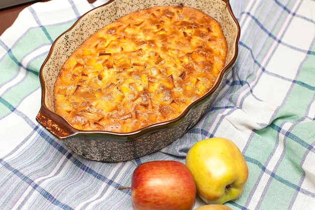 Tarta casera de manzana Una receta para una tarta sencilla Manzanas frescas