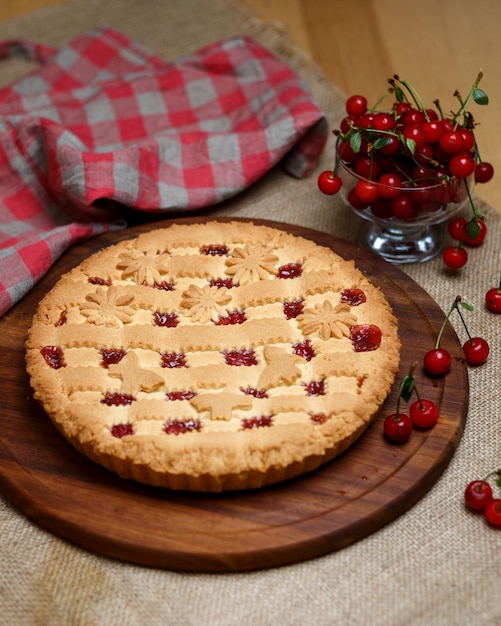 Tarta De Cerezas Y Cerezas Orgánicas Frescas