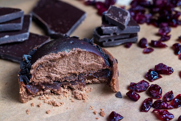 Tarta de chocolate con un bizcocho aireado y relleno de chocolate