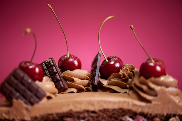 Tarta de chocolate con cereza