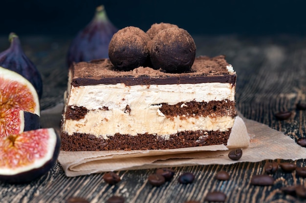 Tarta de chocolate con crema de mantequilla, cerrar