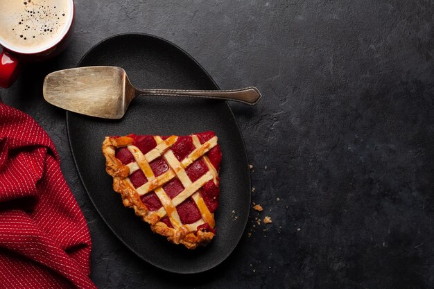 Tarta dulce de frambuesa y mermelada de fresa