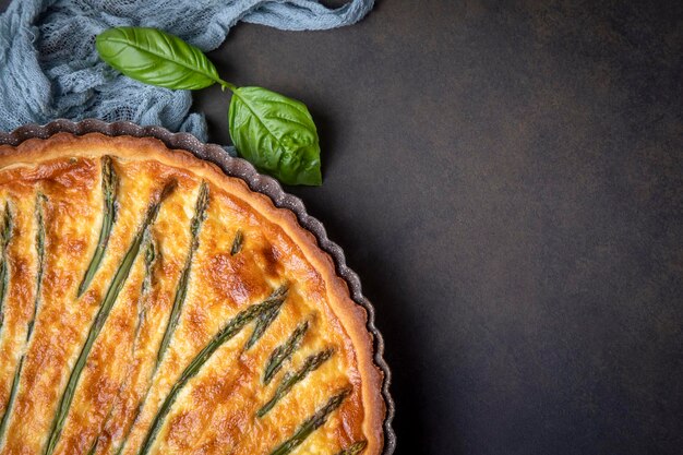 Tarta de espárragos, quiche vegano, repostería casera, alimentos saludables