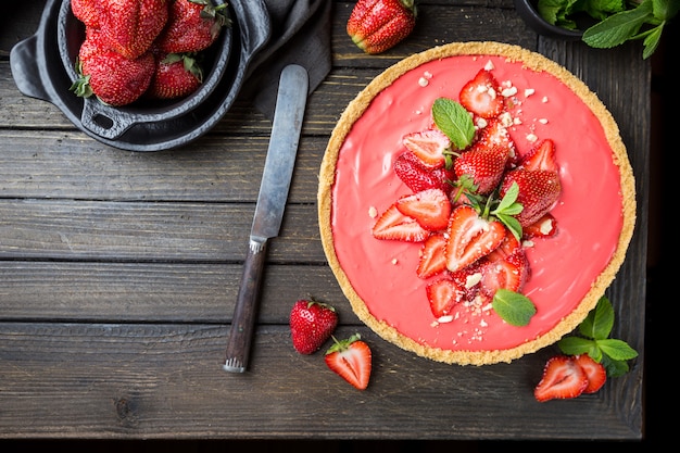 Tarta fresca glaseada con fresas