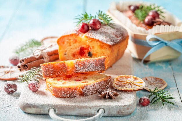 Tarta de frutas casera y dulce para Navidad al horno