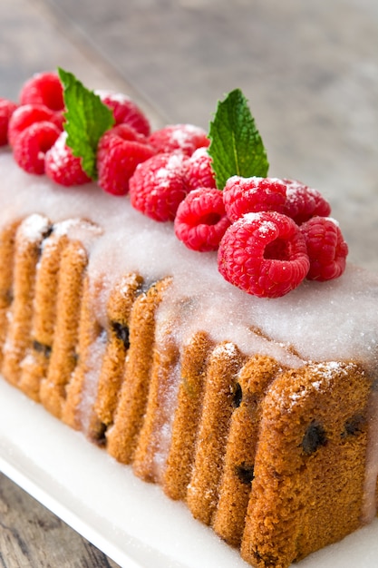 Tarta de frutas de navidad en madera