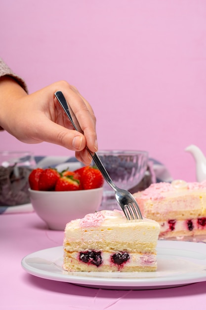 Tarta de galletas caseras de crema con fresas