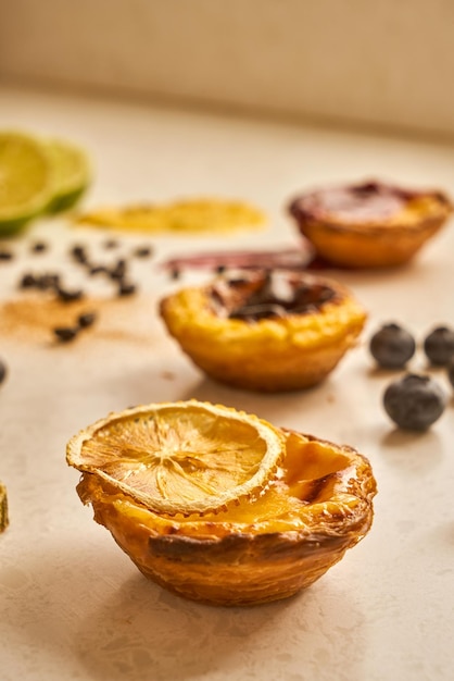 Tarta de huevo, postre tradicional portugués, pastel de nata.