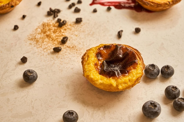 Tarta de huevo, postre tradicional portugués, pastel de nata.