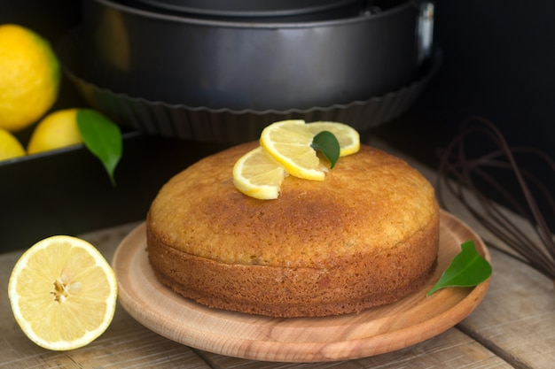 Tarta de limón y limones