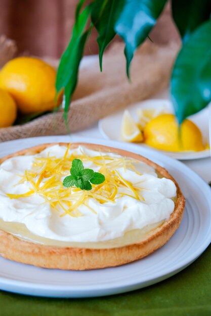 Tarta de limón Masa quebrada con crema de limón y nata montada Tarta de limón al horno