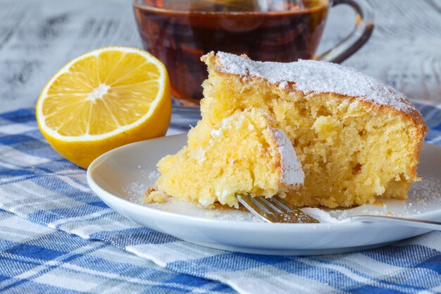 Tarta de limón con té