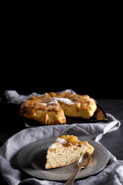 Tarta de manzana con azúcar en polvo