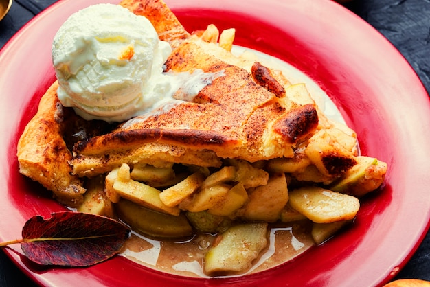 Tarta de manzana casera de otoño.