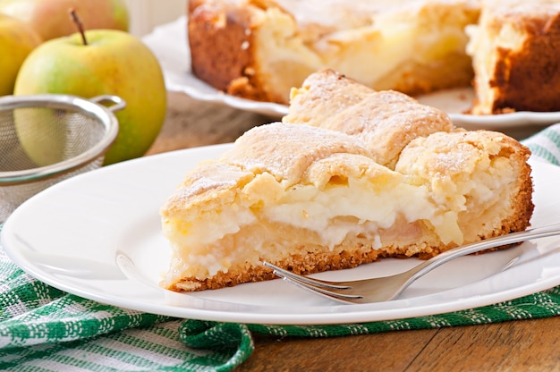 Foto tarta de manzana con crema pastelera