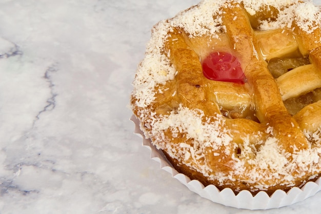 tarta de manzana con glaseado rojo