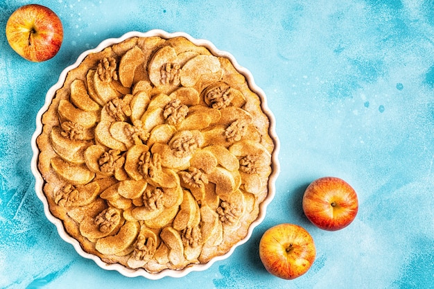 Tarta de manzana con nueces y canela