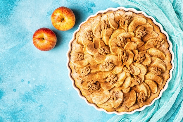 Tarta de manzana con nueces y canela