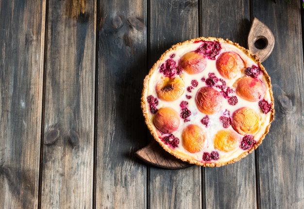 Tarta Con Melocotón Y Frambuesa