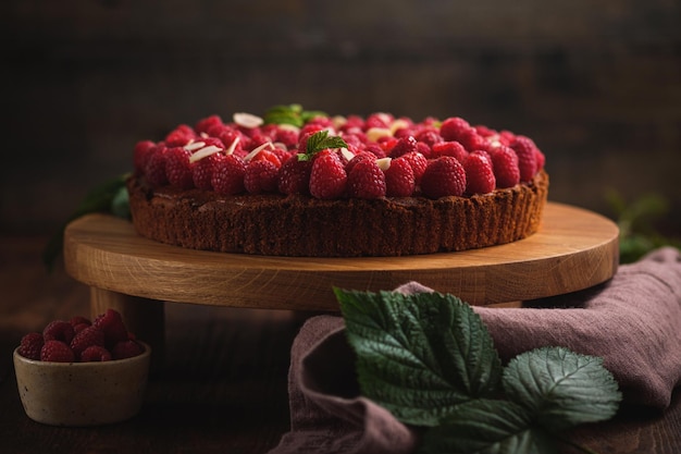 Tarta con pistacho y frambuesas