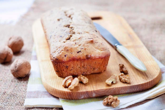 Tarta de plátano con nueces y chocolate amargo