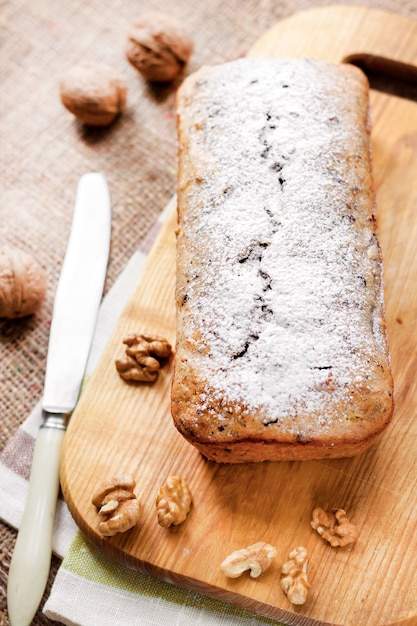 Tarta de plátano con nueces y chocolate amargo