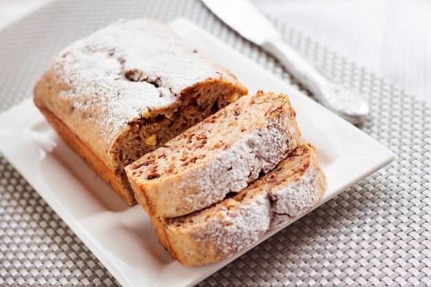 Tarta de plátano con nueces y chocolate negro