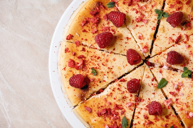 Tarta de queso al horno con frambuesa