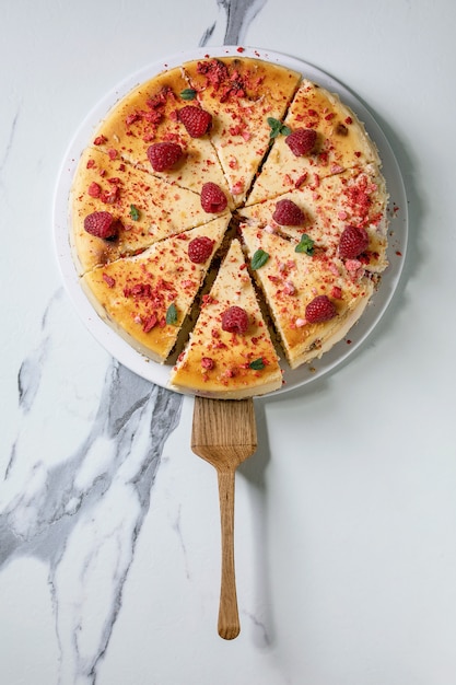 Tarta de queso al horno con frambuesa