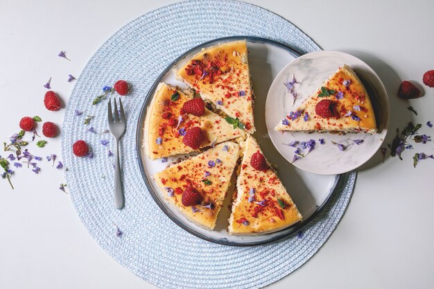 Tarta de queso al horno con frambuesa