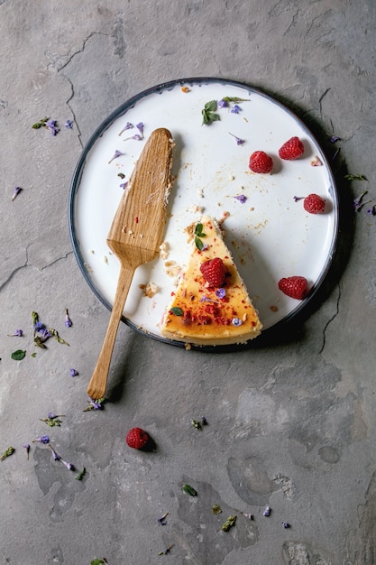 Tarta de queso al horno con frambuesa