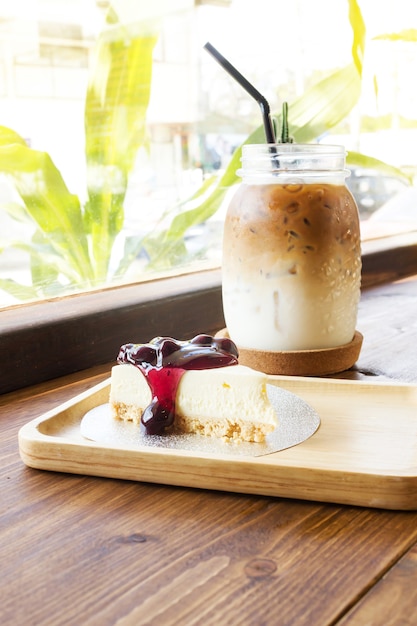 Tarta de queso de arándano y café helado