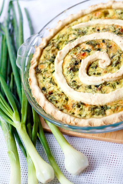 Tarta de queso de cabra y cebolla verde