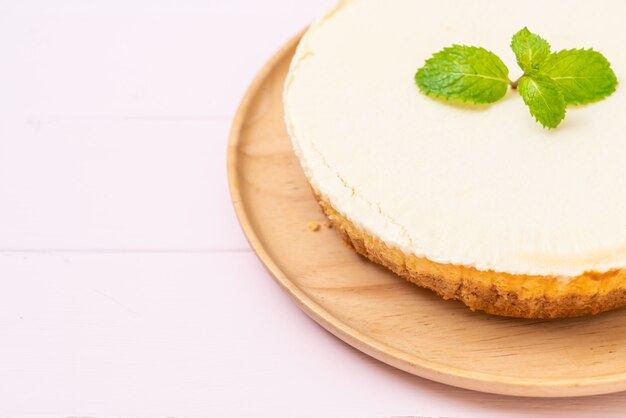 Tarta de queso casera con menta