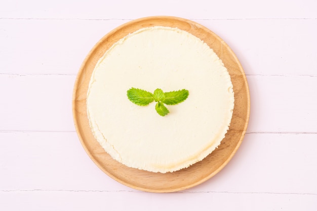 Tarta de queso casera con menta