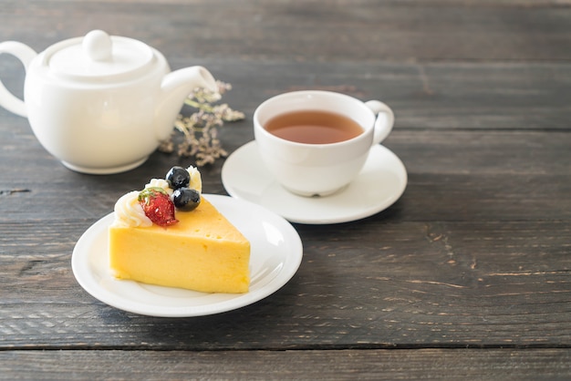 Tarta De Queso Con Fresas Y Arándanos.