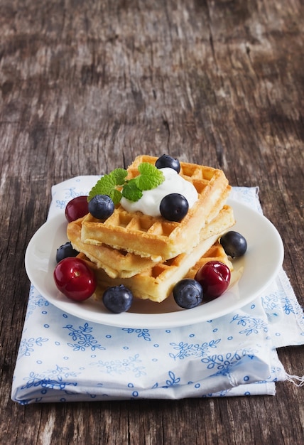 tarta de queso con frutos rojos