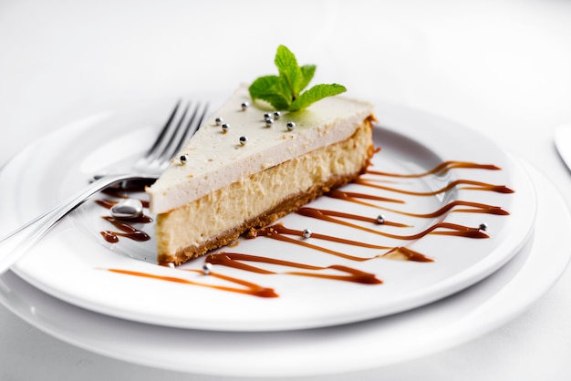 Tarta De Queso Con Hojas De Menta