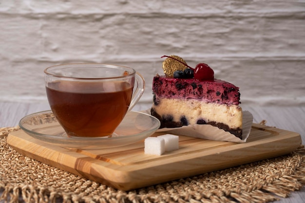 Foto tarta de té y pastel en la mesa de la cocina