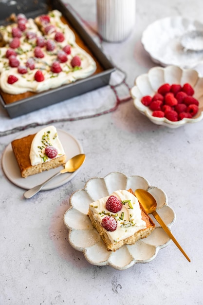 Tarta Tres Leches con Frambuesas