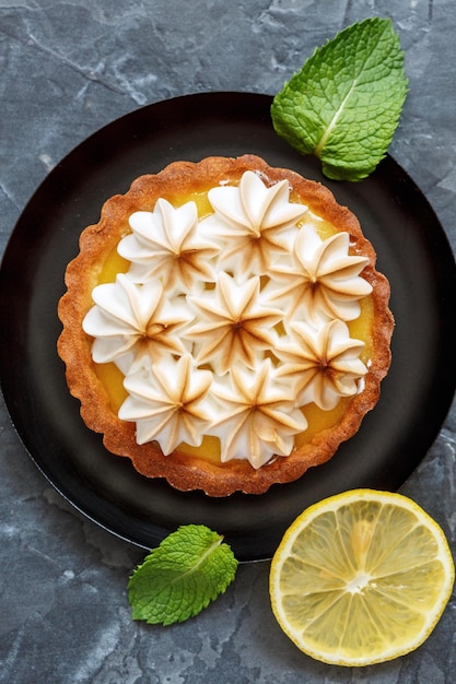 Tartaleta con crema de limón y merengue