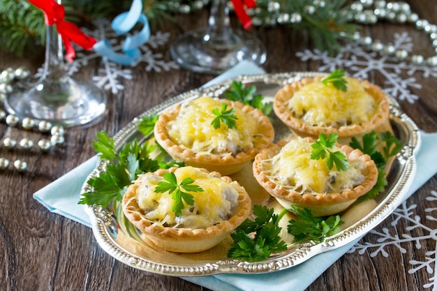 Tartaletas de champiñones, pollo y queso