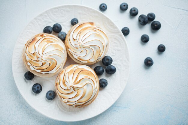 Tartaletas de limón con merengue.