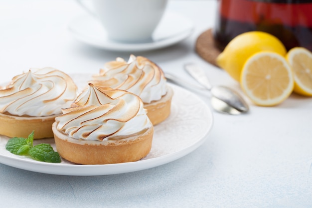 Tartaletas de limón con merengue.