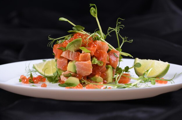 Tartar aus Avocado und Lachs