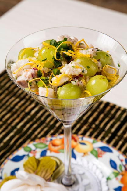 Tartar de ceviche de pescado con Uva.