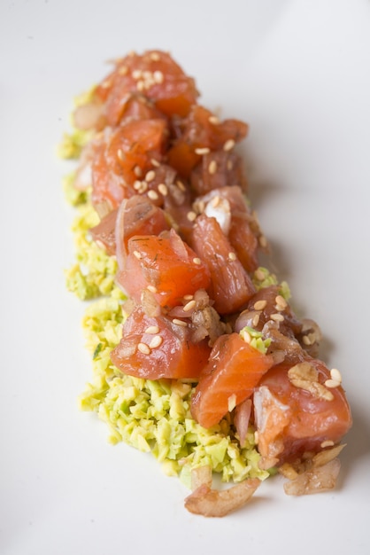 Tartar Lachs mit Avocado