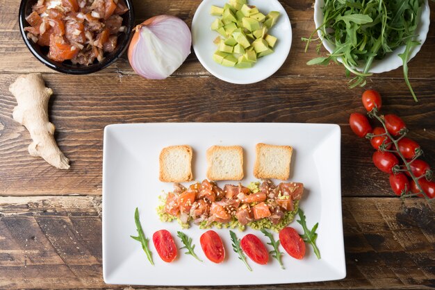 Tartar de salmón con aguacate