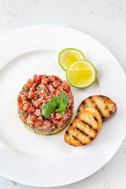 Tártaro de Atum com Abacate e Sementes de Gergelim