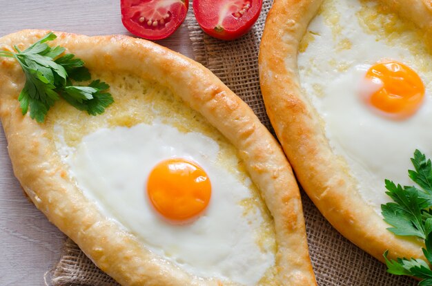 Tartas al horno con huevo y queso